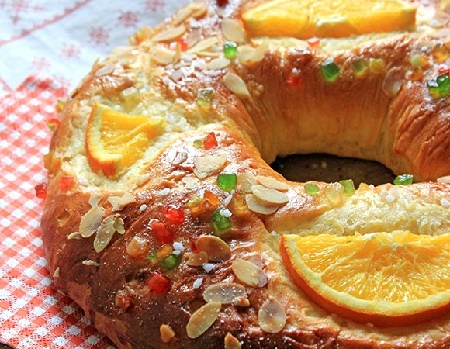 Spanyolország karácsonyi kalács Roscón de Reyes