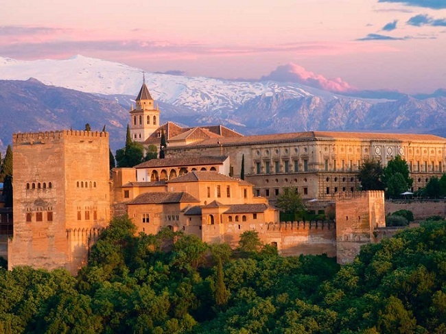 "Aki nem látta az Alhambra palotát, az nem látott semmit!"