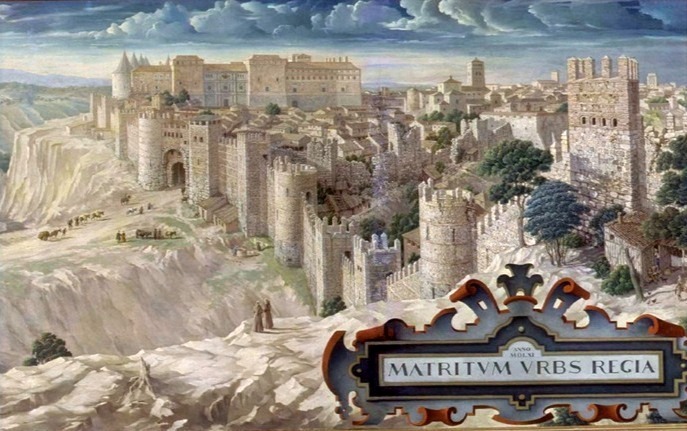 Középkori Madrid város panorámája, magas falakkal és tornyokkal hegyvidéki tájon. Elöl díszes tábla: "MATRITVM VRBS RECIA". Borús égbolt.