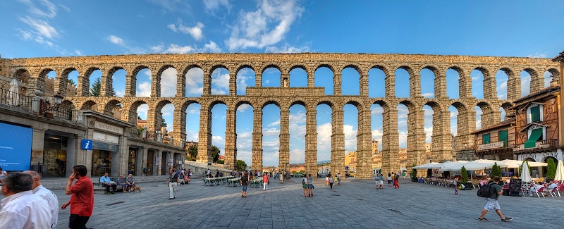 Segovia római vízvezeték távlatból