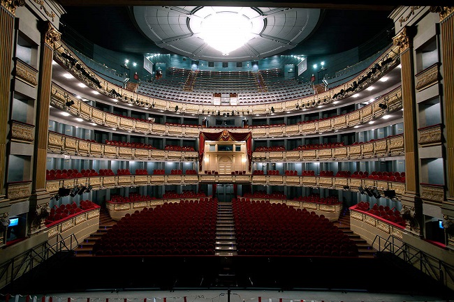 Madridi Opera nagyterme belülről