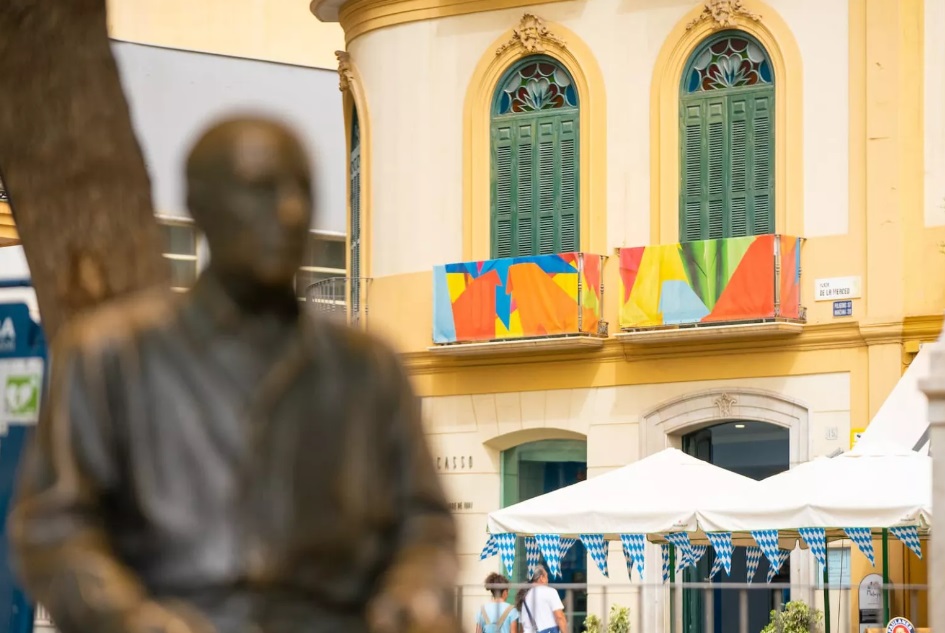 Pablo Picasso szülőháza a malagai Plaza de la Merced téren. Malaga látnivalók és a művész életének korai évei.