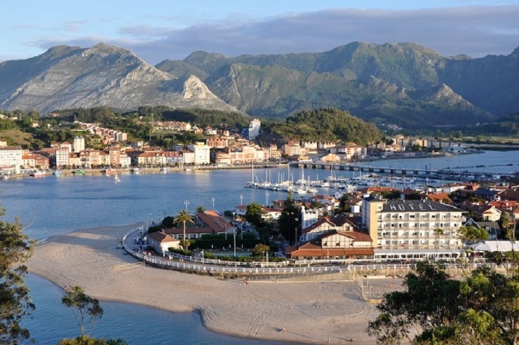 Érdemes felfedezni Ribadesella rejtett kincseit, miközben élvezzük a csodás panorámát.