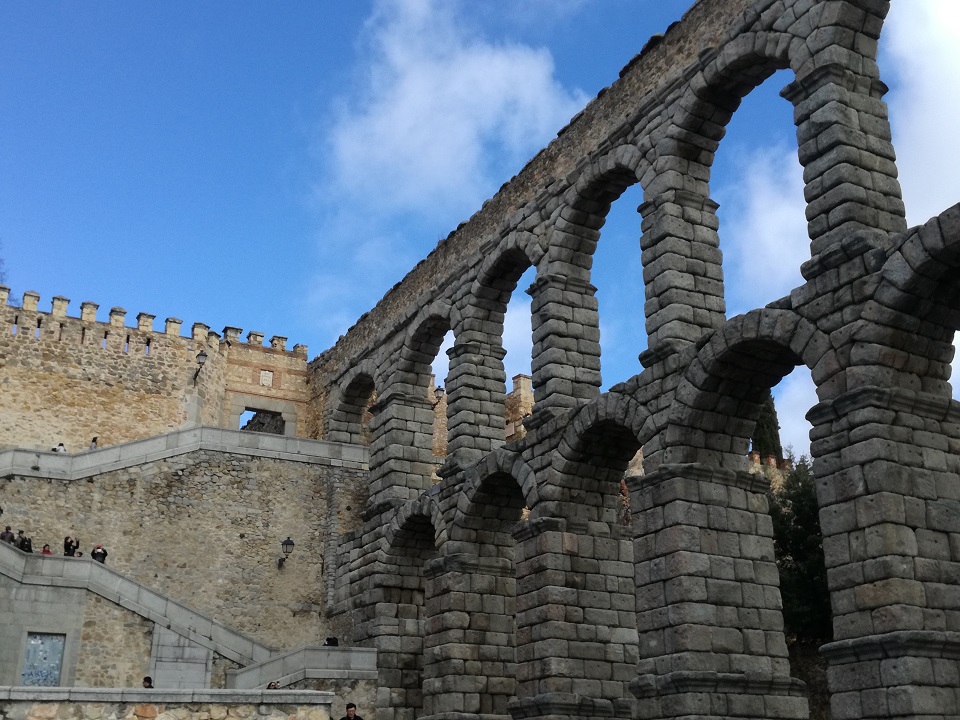 segovia látnivaló római vízvezeték acueducto és városfal 