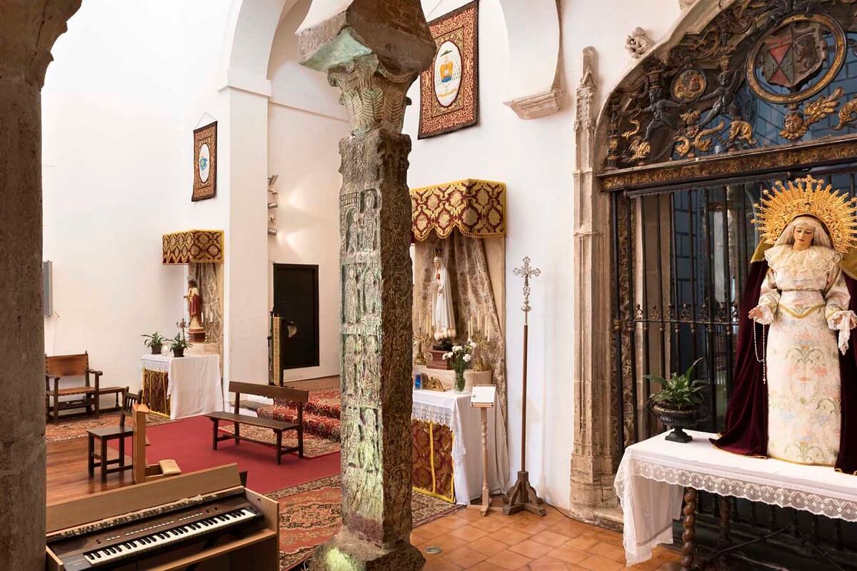 Faragott vizigót oszlop (pilaszter) Jézus életéből vett jelenetekkel az El Salvador templomban – Toledo látnivalók