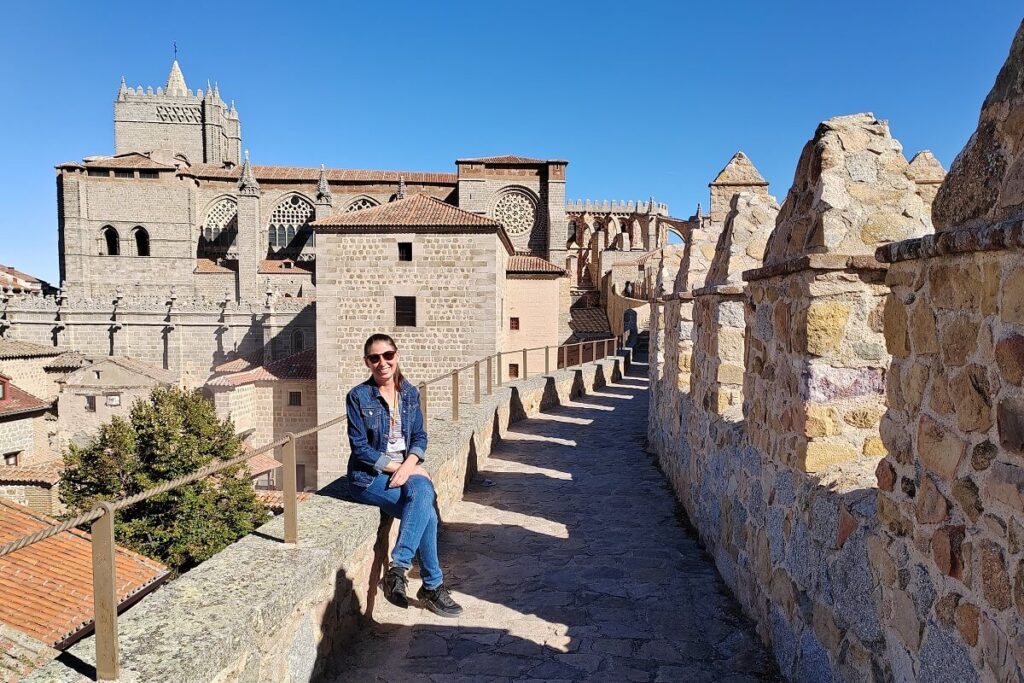 Ávila történelmi városfala és panoráma, Madrid közelében, ideális egy napos kiránduláshoz