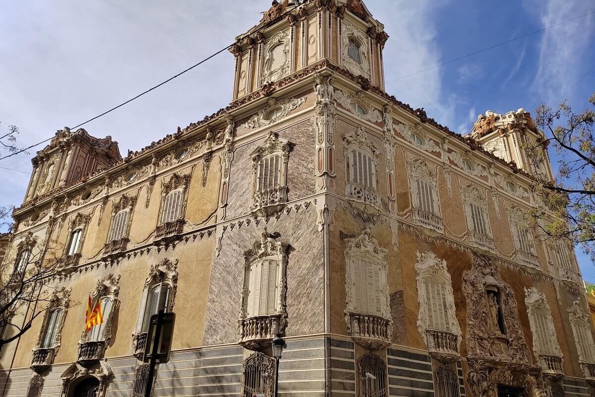 A valenciai Nemzeti Kerámia Múzeum (Palacio del Marqués de Dos Aguas) alabástrom kapuja. Valencia látnivalók és rokokó építészet a Spanyolban Otthon blogon.